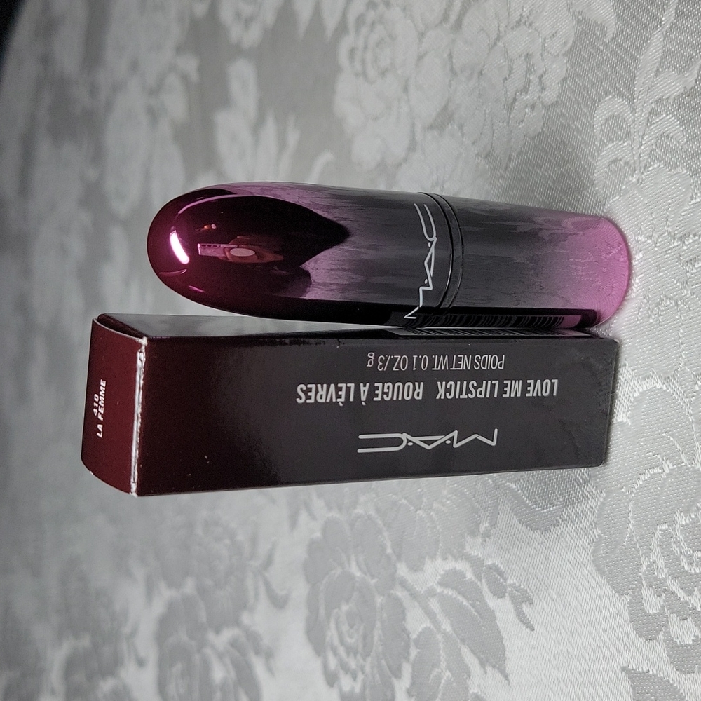 MAC Love Me Lipstick, #410 "La Femme" - Picture 5 of 9
